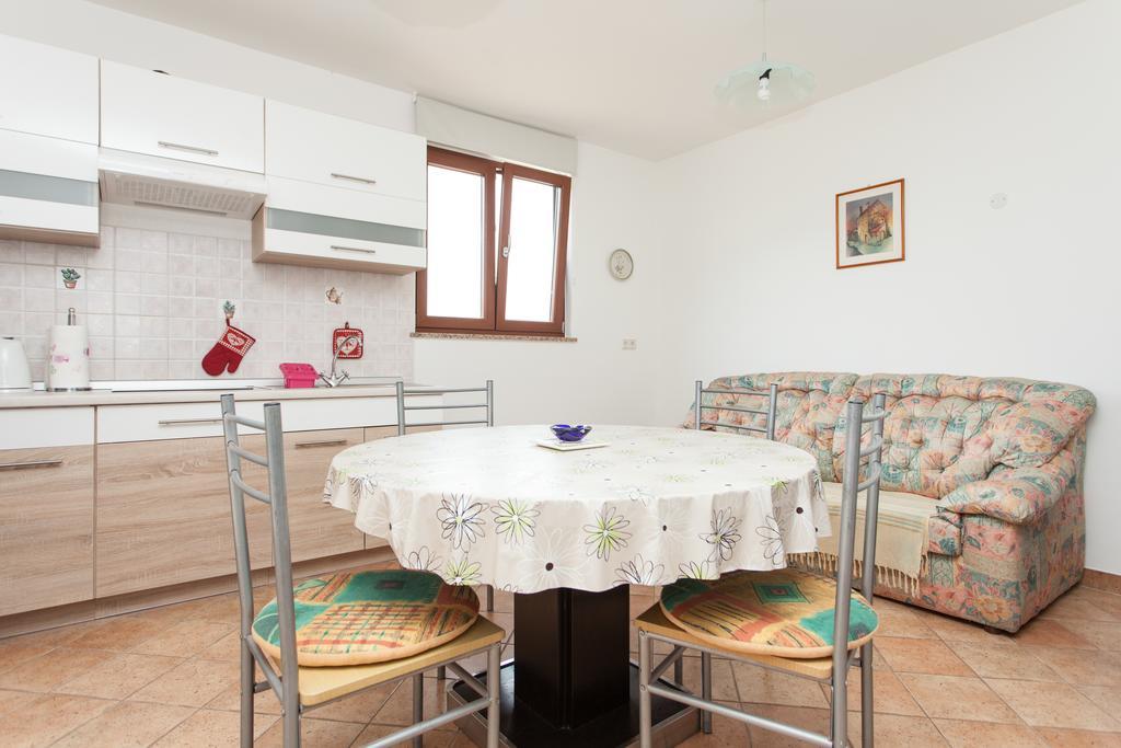 House Soni - 800 M From The Sea Villa Ровин Екстериор снимка